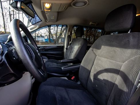 Used 2019 Dodge Grand Caravan SE image 10