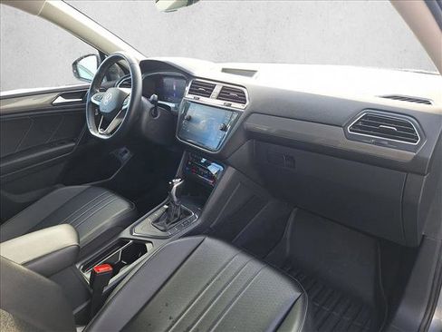 Used 2022 Volkswagen Tiguan SE image 18