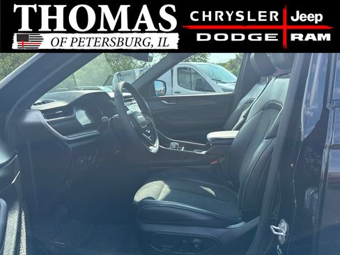 Used 2025 Jeep Grand Cherokee L Altitude AWD/4WD image 10