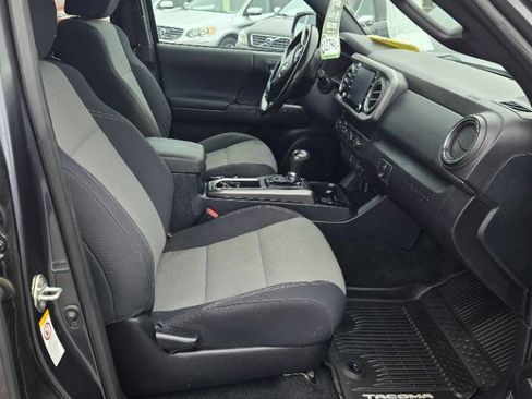Used 2020 Toyota Tacoma TRD Off-Road w/ Technology Package image 22