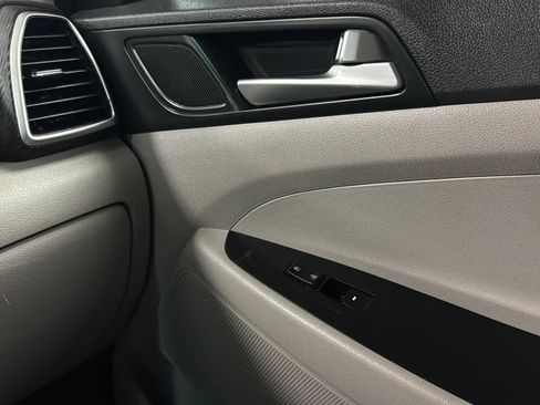 Used 2021 Hyundai Tucson SE w/ Cargo Package FWD image 17