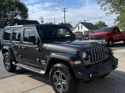 Used 2018 Jeep Wrangler Unlimited Sport S AWD/4WD image 2