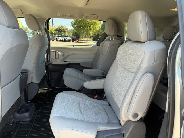 Used 2021 Toyota Sienna LE FWD image 25