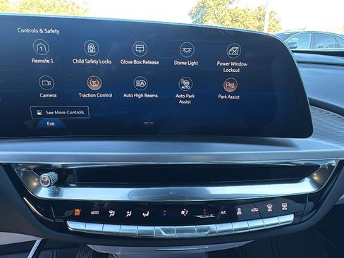 Used 2025 Cadillac Lyriq Luxury image 17