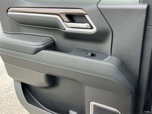 Used 2024 Chevrolet Silverado 1500 LT image 18