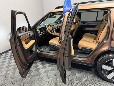 Used 2024 Hyundai Santa Fe Limited AWD/4WD image 13