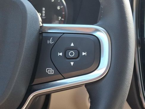 Used 2021 Volvo XC40 T5 Momentum w/ Premium Package AWD/4WD image 23