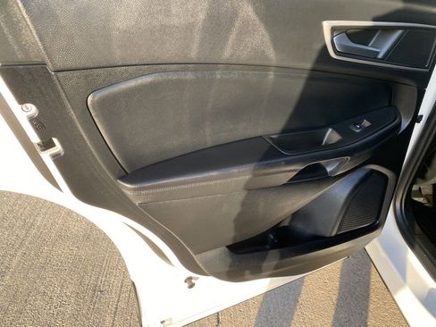Used 2022 Ford Edge SEL w/ Convenience Package image 11