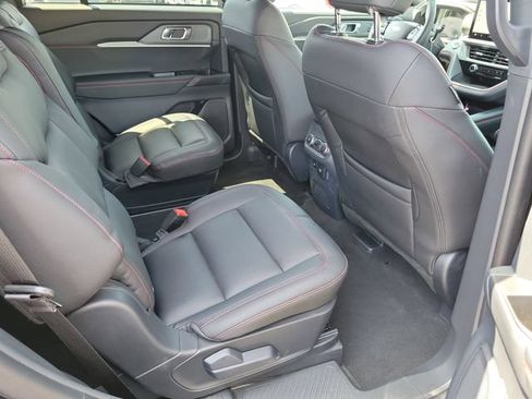 Used 2026 Ford Explorer ST-Line w/ ST-Line Street Pack RWD image 18