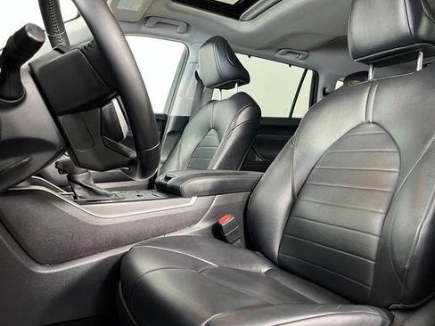Used 2022 Toyota Highlander XLE AWD/4WD image 14
