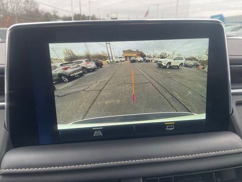 Used 2024 Chevrolet Suburban Premier image 31