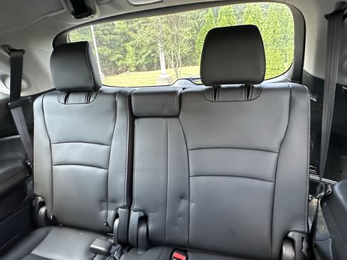 Used 2021 Honda Pilot Touring image 11