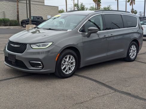 Used 2022 Chrysler Pacifica Touring-L FWD image 5