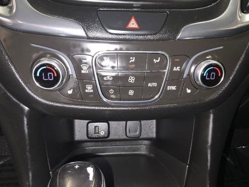 Used 2018 Chevrolet Equinox LT FWD image 16