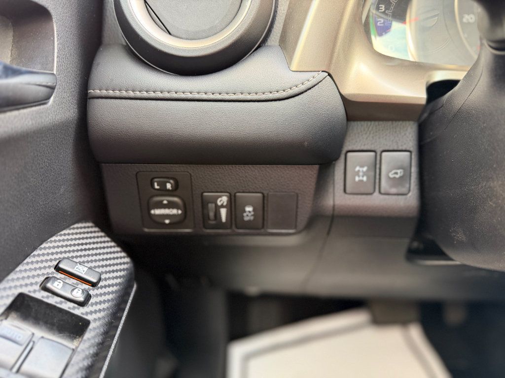 Used 2015 Toyota RAV4 XLE AWD/4WD image 6