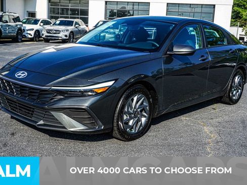 Used 2024 Hyundai Elantra SEL FWD image 2