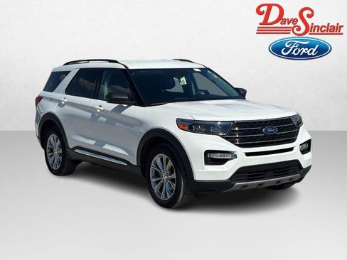 Used 2024 Ford Explorer XLT w/ Equipment Group 202A AWD/4WD image 4