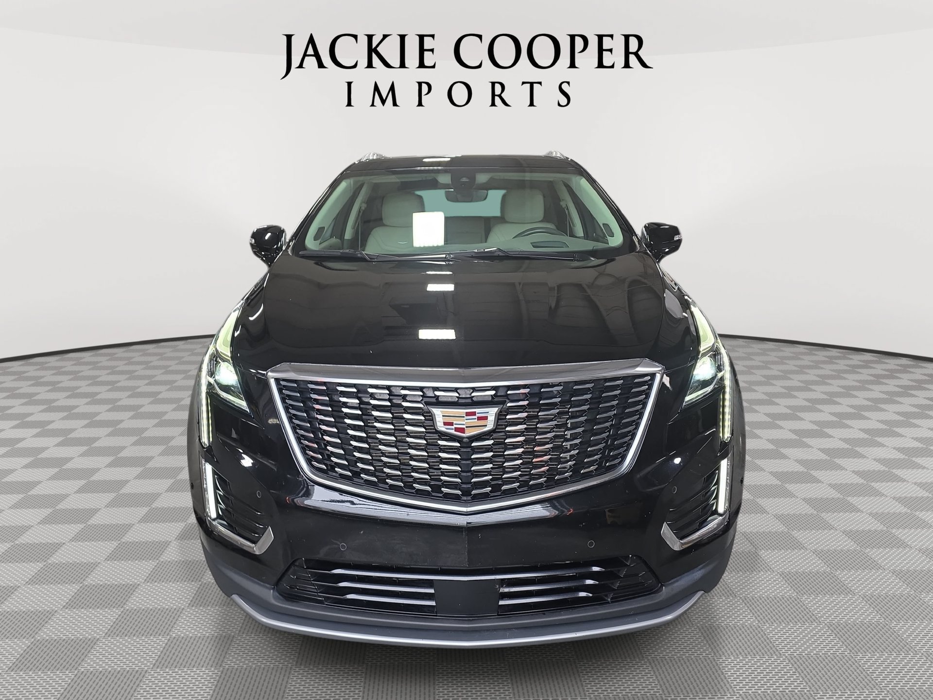 Used 2023 Cadillac XT5 Premium Luxury w/ Technology Package AWD/4WD image 2