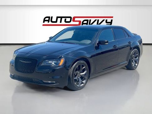 Used 2022 Chrysler 300 S RWD image 3