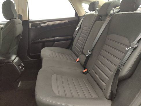 Used 2020 Ford Fusion SE FWD image 18