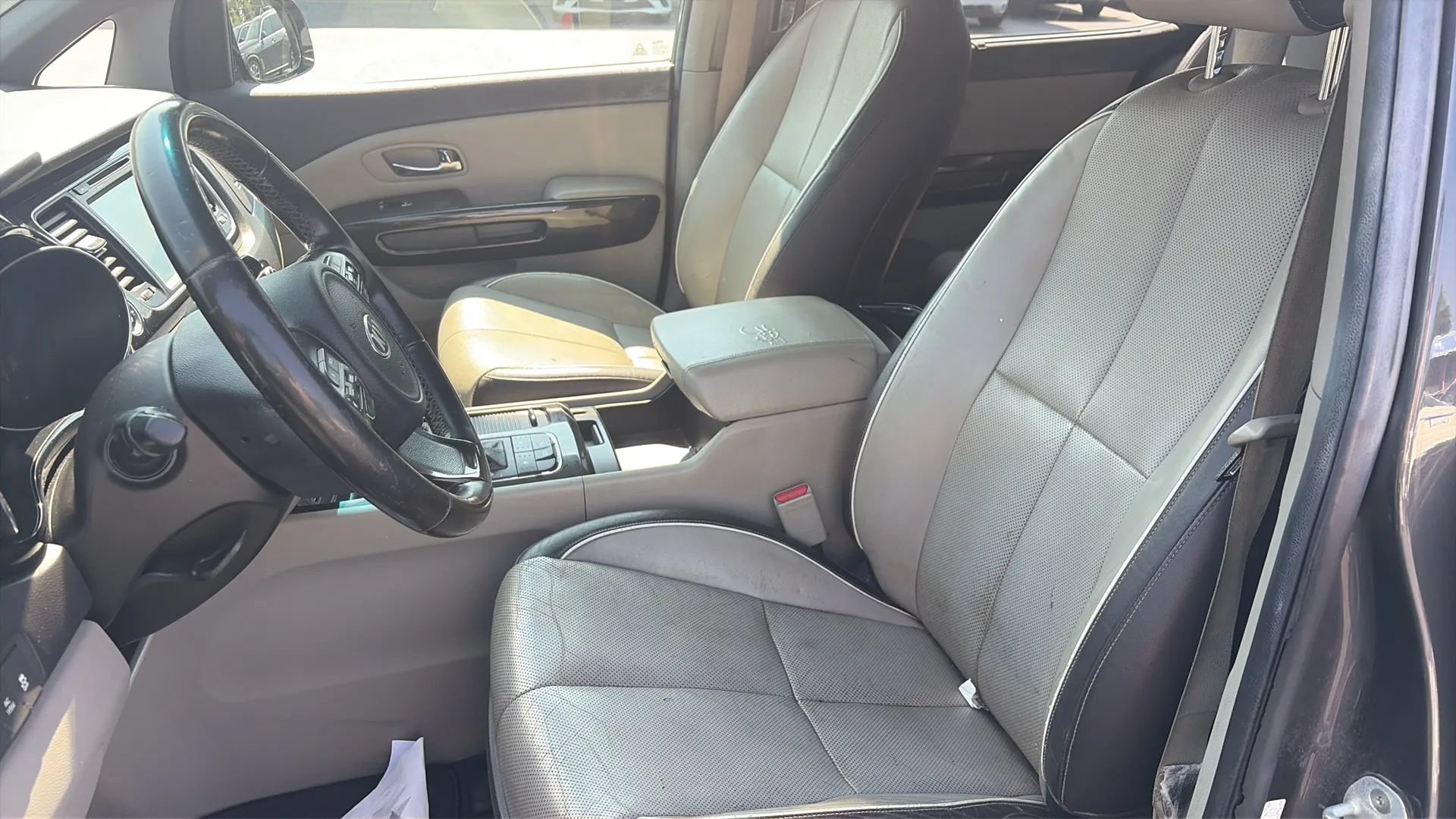 Used 2016 Kia Sedona SX FWD image 9