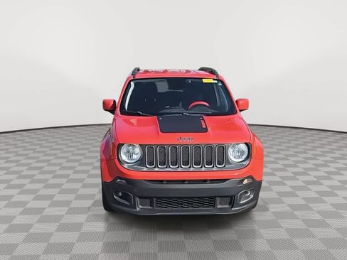 Used 2018 Jeep Renegade Latitude w/ UConnect 8.4 Nav Group FWD image 3