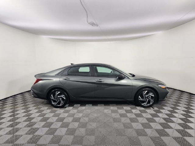 Certified 2025 Hyundai Elantra SEL FWD image 6