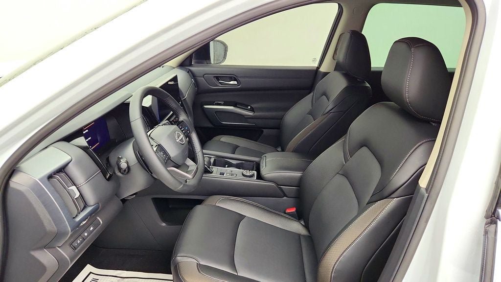 Used 2026 Nissan Pathfinder SL AWD/4WD image 18