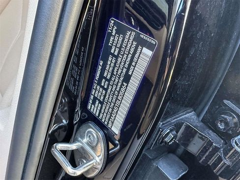 Used 2025 Porsche Macan image 6