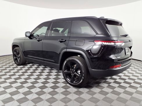 Used 2025 Jeep Grand Cherokee Limited w/ Black Appearance Package image 6