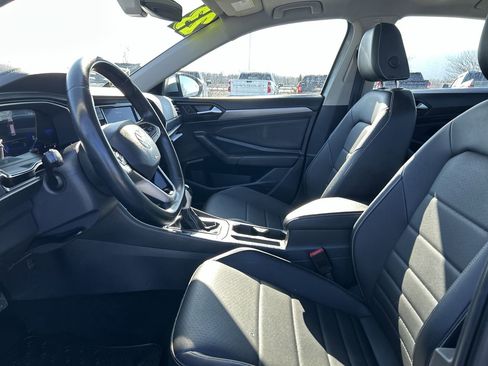 Used 2023 Volkswagen Jetta SE image 21