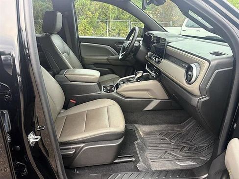 Used 2025 Chevrolet Colorado ZR2 w/ Technology Package AWD/4WD image 40