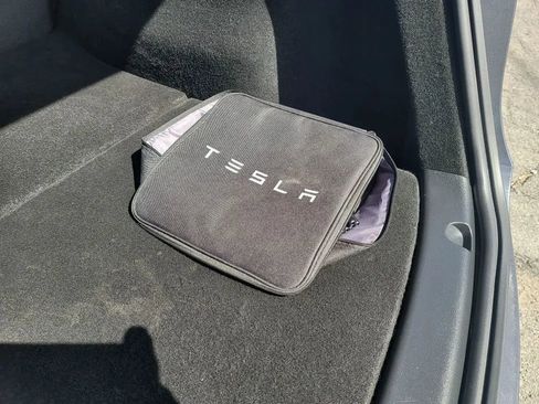 Used 2023 Tesla Model Y 2WD image 27