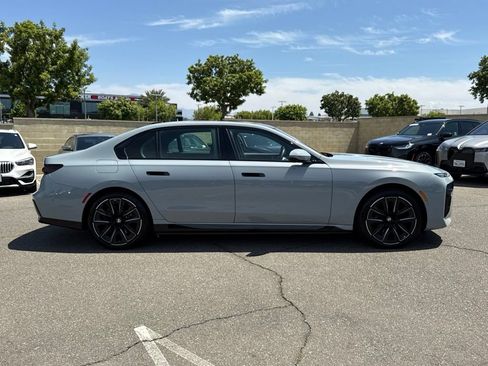 Used 2025 BMW i7 xDrive60 AWD/4WD image 7