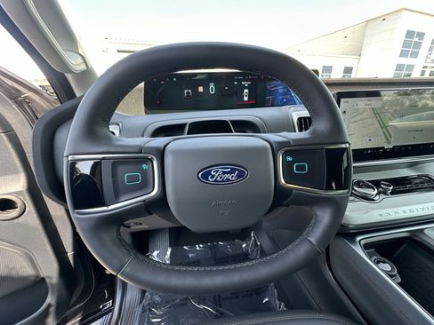 Certified 2025 Ford Expedition Active AWD/4WD image 24