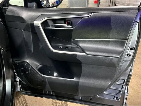 Used 2020 Toyota RAV4 XLE image 21