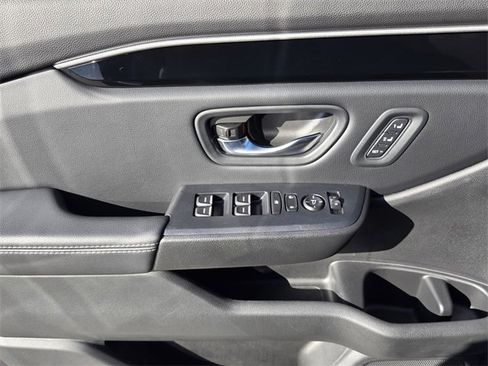 Used 2023 Honda Pilot Touring image 29