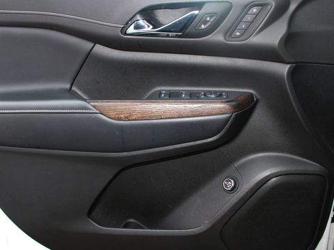 Used 2021 GMC Acadia Denali w/ Denali Technology Package image 13