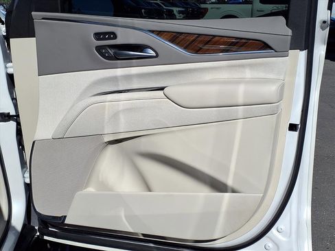 Used 2022 Cadillac Escalade Premium Luxury Platinum w/ Heavy-Duty Trailer Package image 13