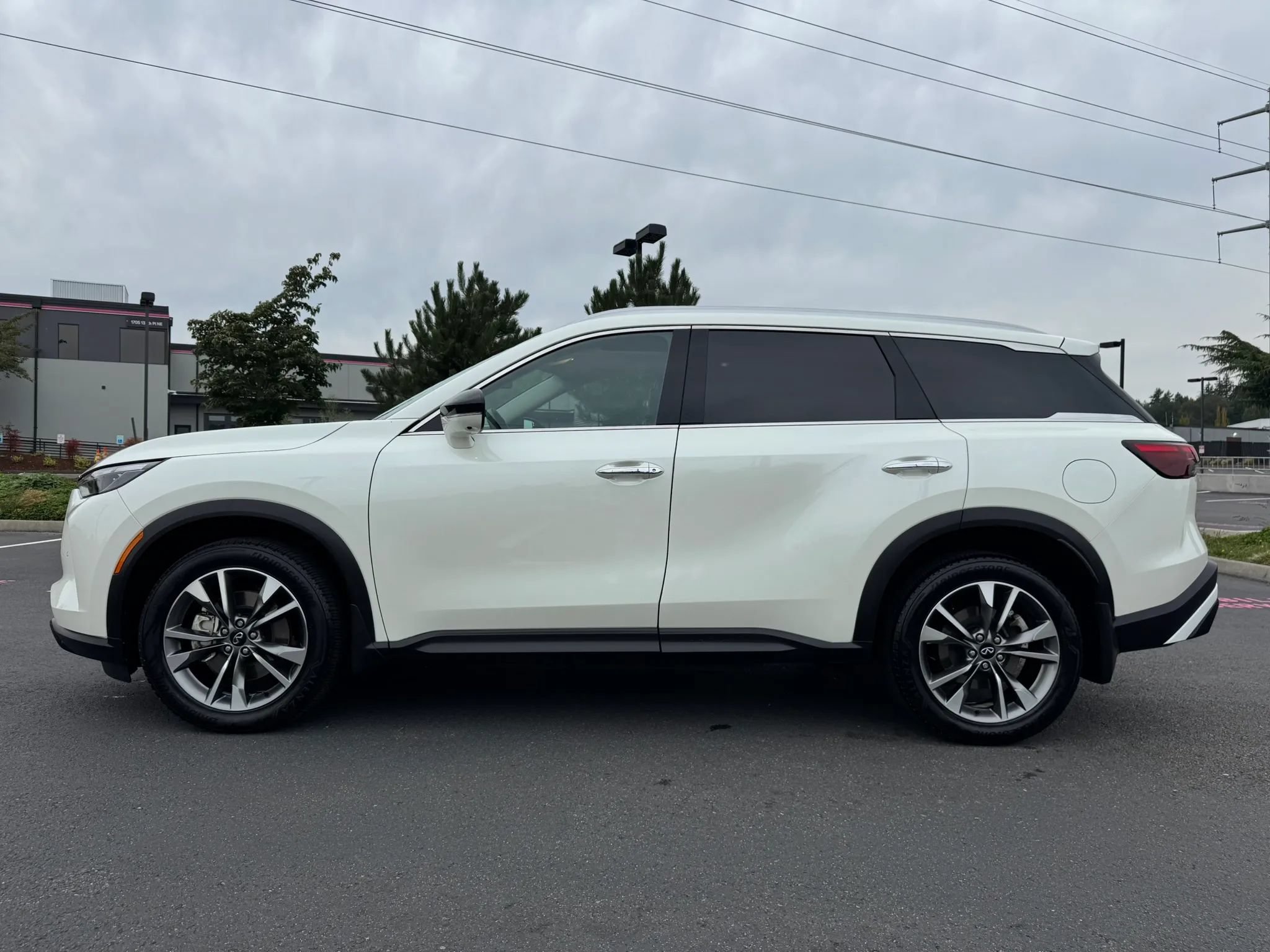 Used 2023 INFINITI QX60 Luxe w/ Vision Package AWD/4WD image 6