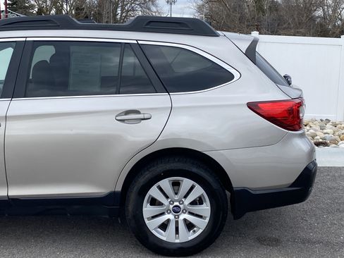 Used 2019 Subaru Outback 2.5i Premium w/ Popular Package #2 image 4