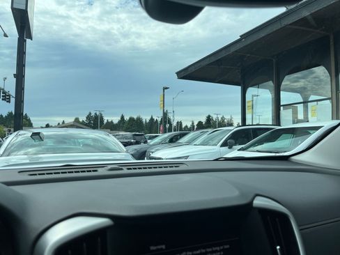 Used 2024 GMC Terrain SLE image 18