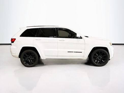 Used 2019 Jeep Grand Cherokee Altitude image 5