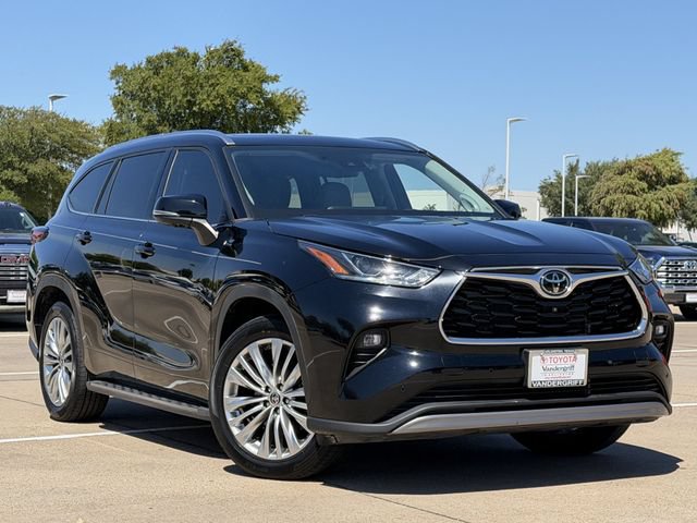 Used 2024 Toyota Highlander Platinum FWD image 2