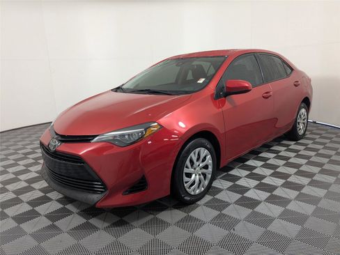 Used 2018 Toyota Corolla LE image 2