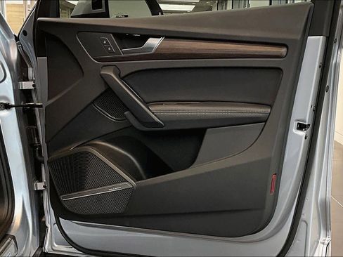 Certified 2025 Audi Q5 2.0T Premium Plus w/ Premium Plus Package image 22