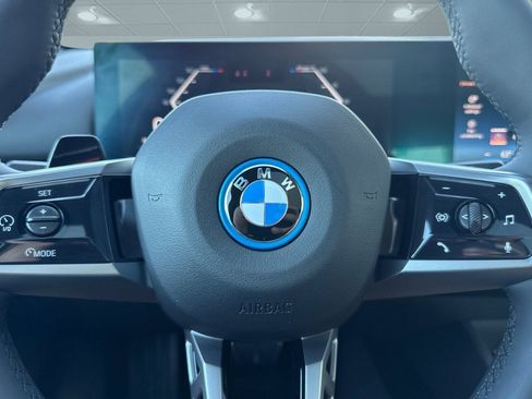 Used 2025 BMW i5 xDrive40 image 17