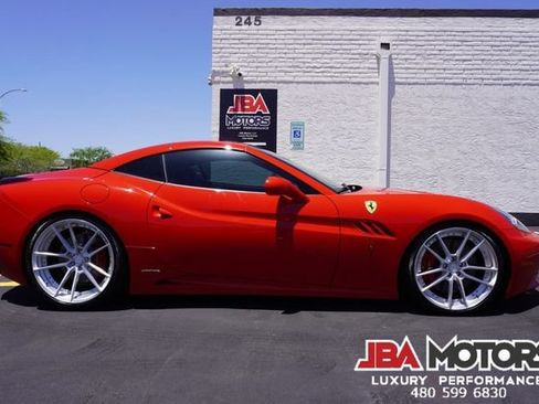 Used 2014 Ferrari California RWD image 11