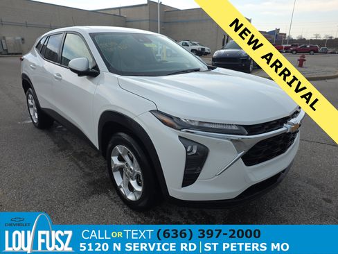 Used 2024 Chevrolet Trax LS w/ LS Convenience Package image 1