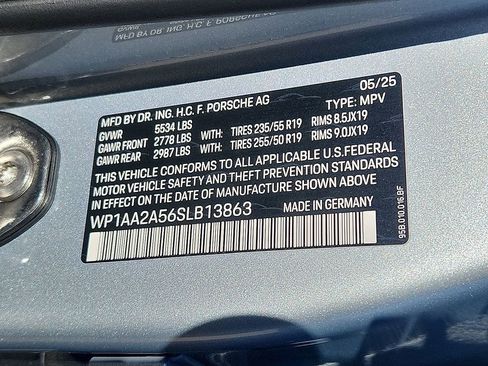 Certified 2025 Porsche Macan image 25